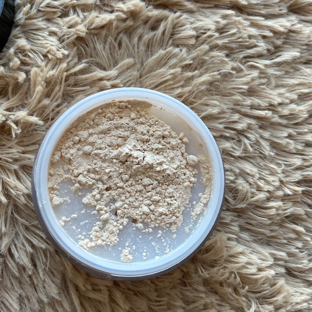 Sephora translucent setting powder in universal - Picture 3 of 5